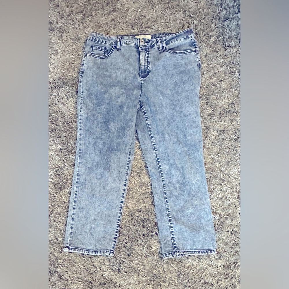 Ladies, Capri jeans
Roll up cuff bottom 
Size 14